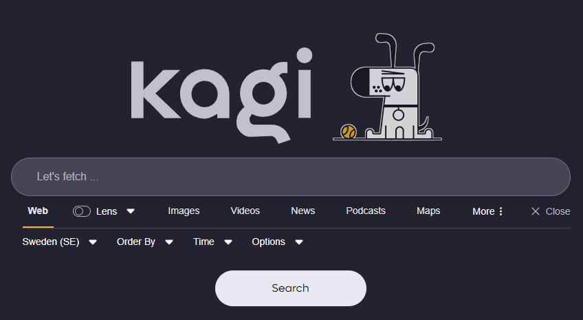 En bild på söktjänsten Kagi, som visar en logotyp tillsammans med ett sökfält och valbara alternativ nedanför sökrutan. Där finns länkar för Web, Lens, Images, Videos, News, Podcasts, Maps och More.